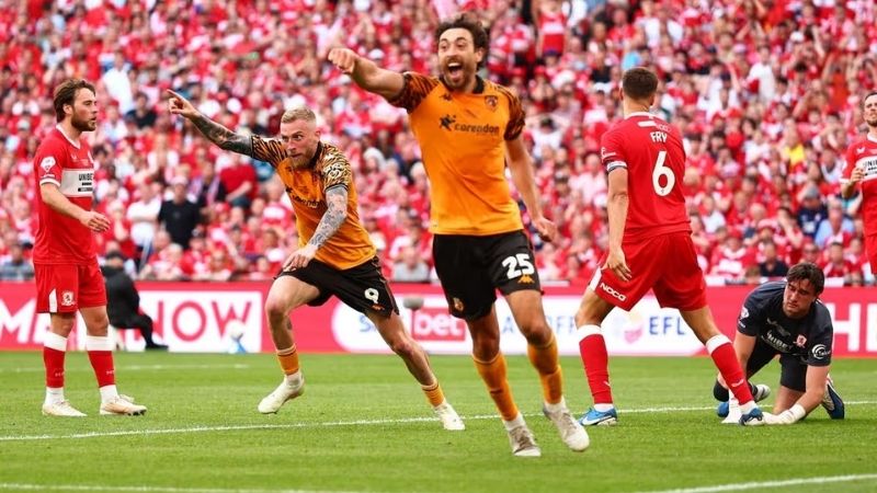 Từ bờ vực xuống hạng đến giấc mơ Premier League